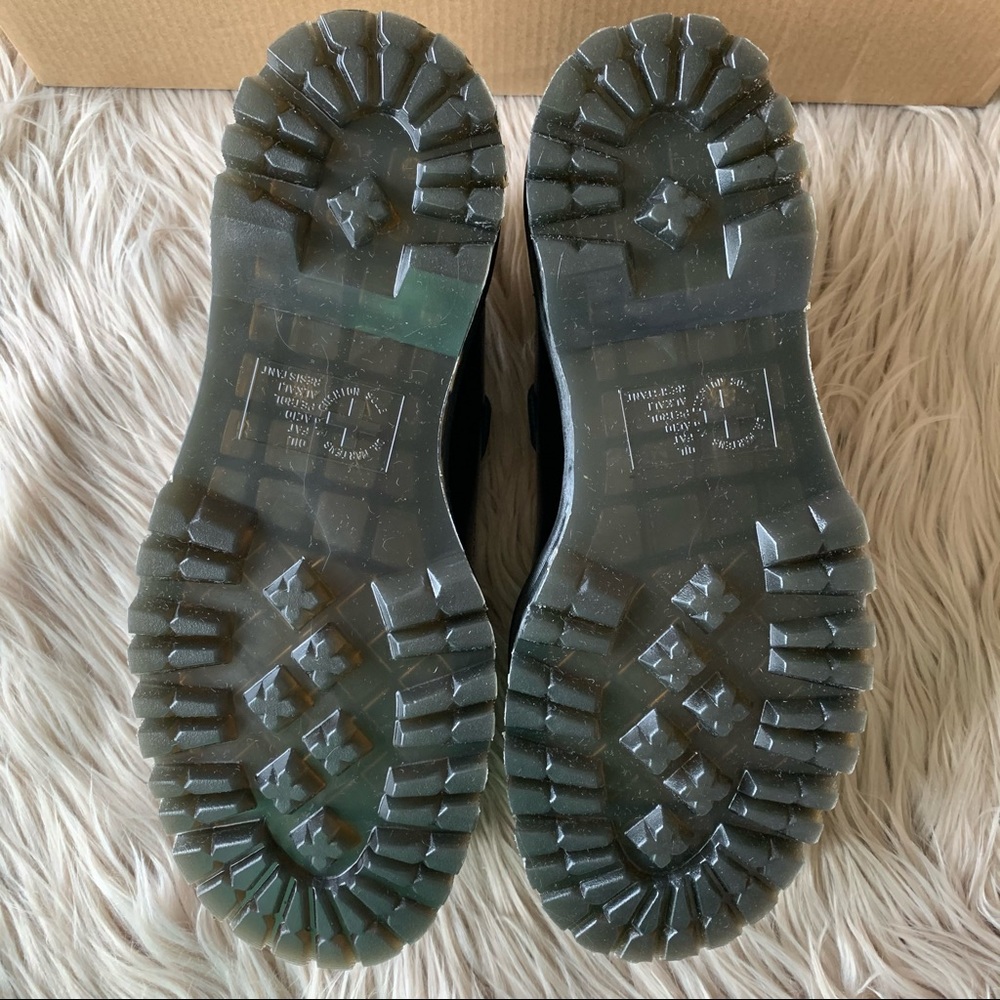 SOLD ON CURTSY - Picture 13 of 14